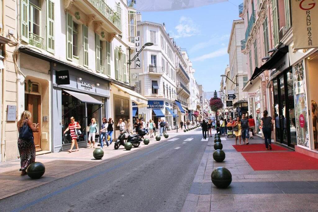 Vista da Rue d'Antibes em Cannes