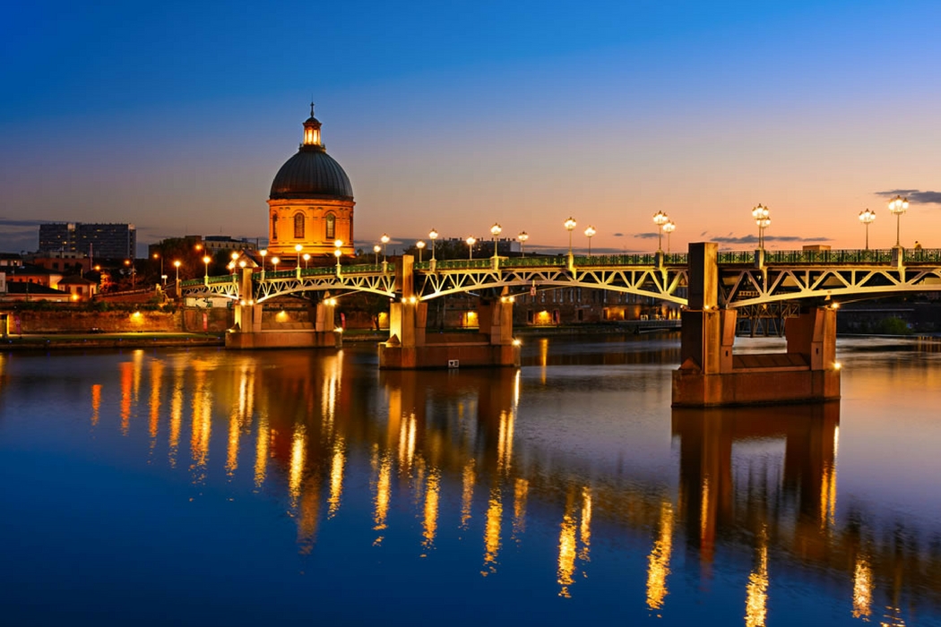 Vista noturna de Toulouse