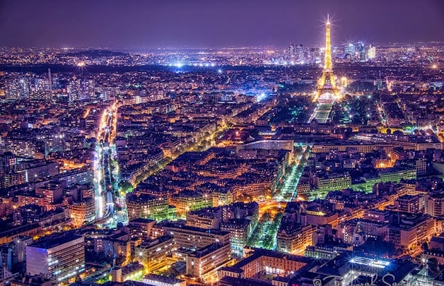 Paris iluminada à noite