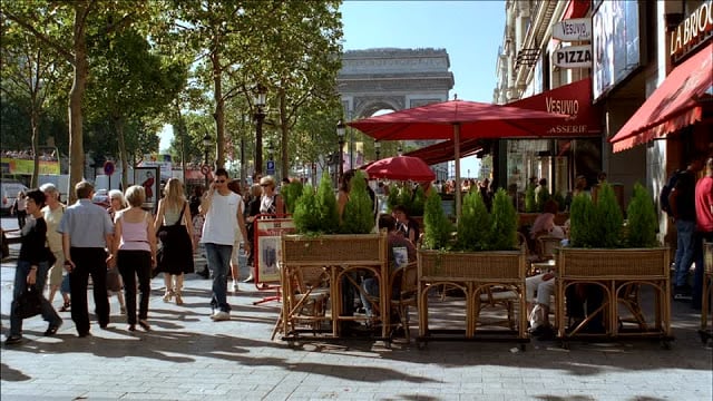 Onde come na Avenida Champs-Elysées em Paris