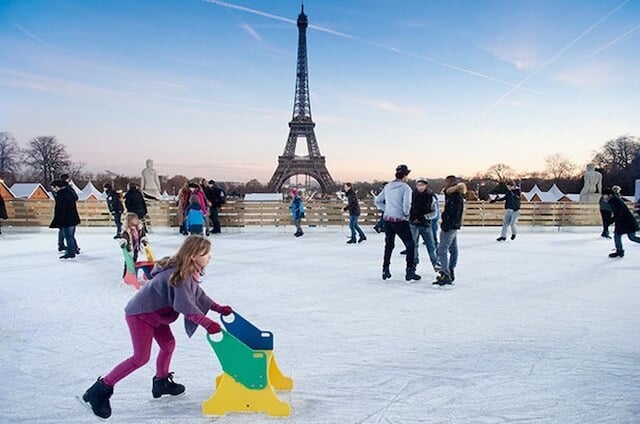 Pistas de patinação no inverno com as crianças em Paris