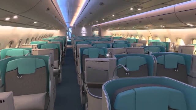 Interior do avião na viagem para Paris