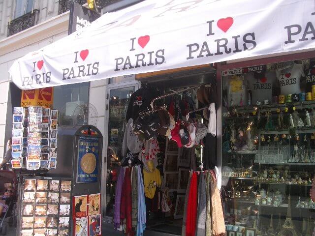Loja de lembrancinhas em Paris