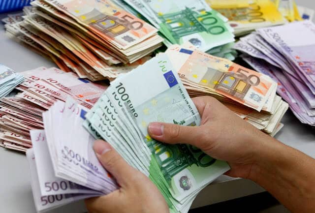 Dinheiro em Bordéus e França
