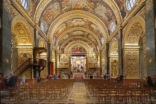 Interior da Catedral Saint-Jean