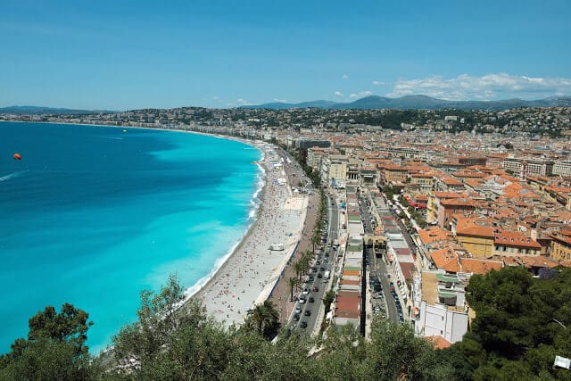 Vista da cidade de Nice no verão
