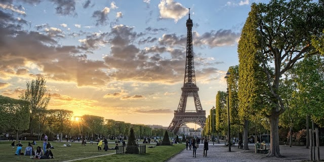 Vista da Torre Eiffel em Paris