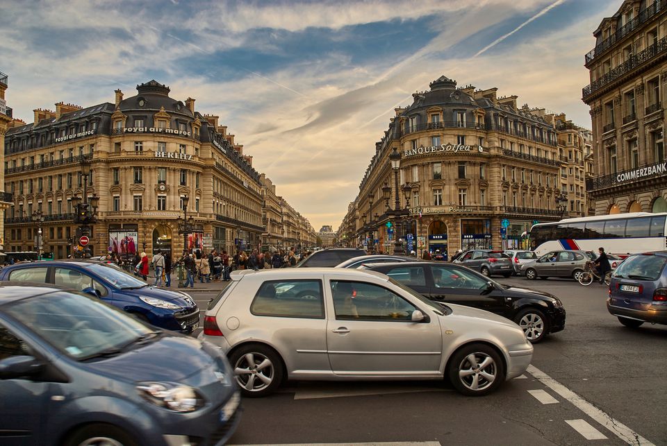 Carros em Paris