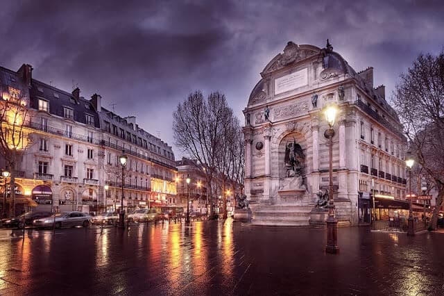 Place Saint Michel em Paris