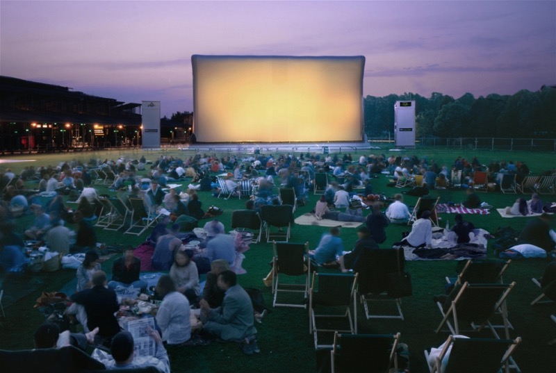 Cinema ao ar livre no Parc De La Villette em Paris
