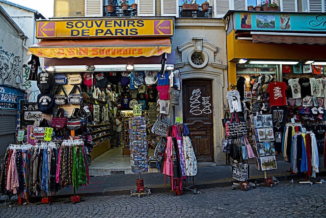 Loja de souvenirs em Paris