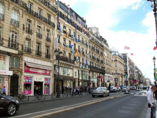 Rue de Rivoli em Paris