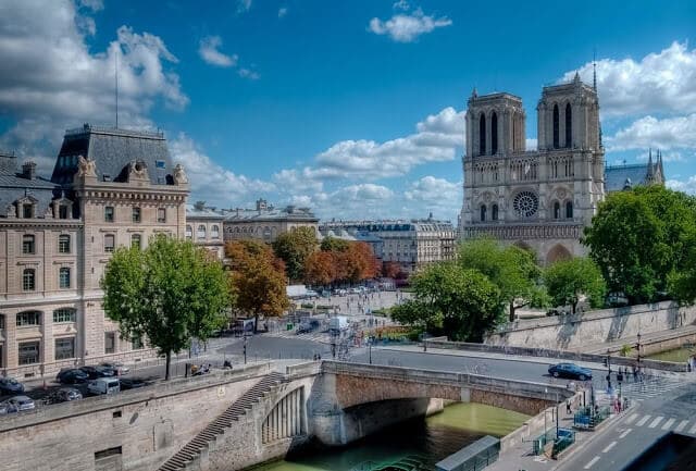 Vista do Hotel Les Rives de Notre Dame em Paris