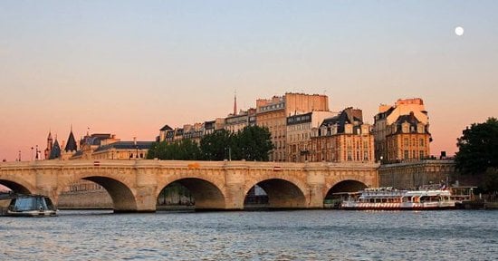 Pont Neuf em Paris no fim da tarde