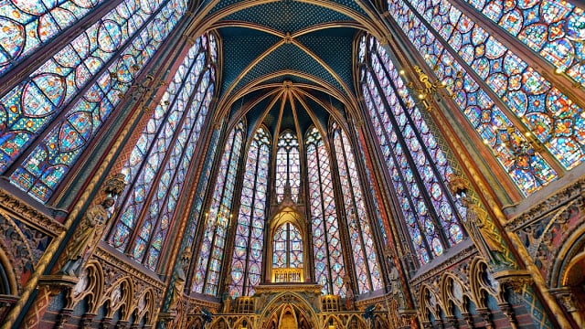 Interior da Saint-Chapelle em Paris