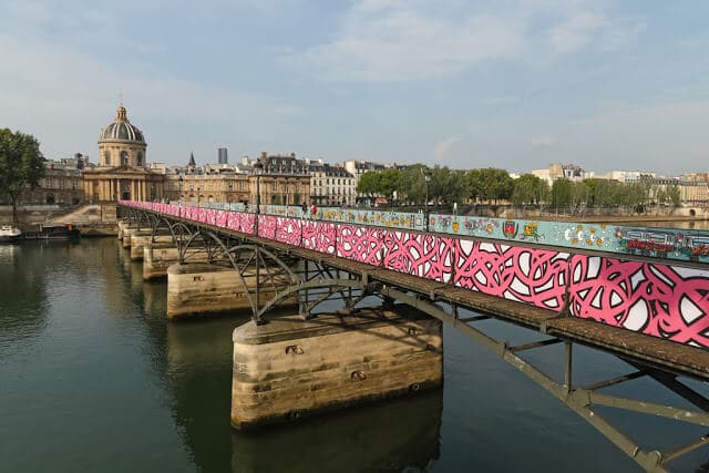 Vista da Pont des Arts em Paris após reforma