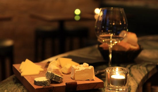 Degustação de queijos e vinhos em Paris