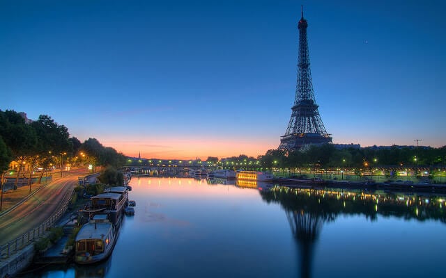 Rio Sena em Paris no fim de tarde