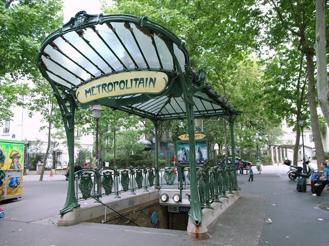 Entrada do metrô em Paris