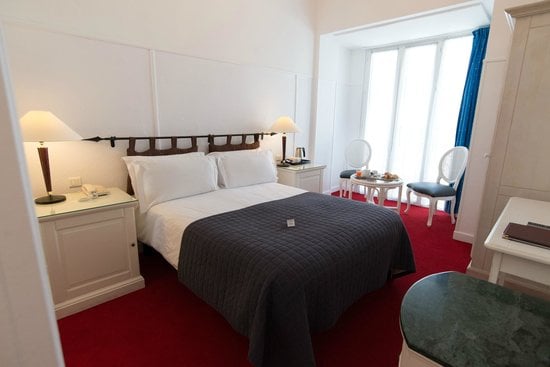 Hotéis bons e baratos em Nice - quarto