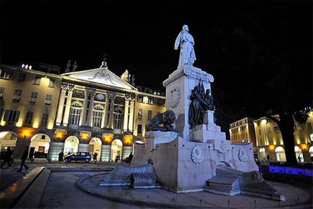 Praça Place Garibaldi em Nice
