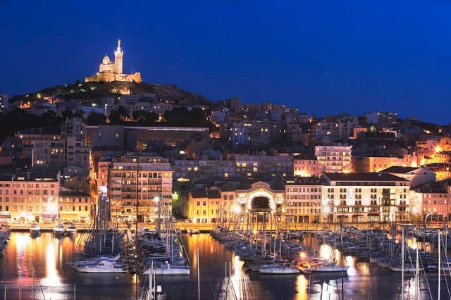 Porto de Marselha de noite