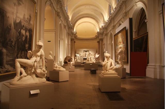 Estátuas no Museu de Belas Artes em Lyon