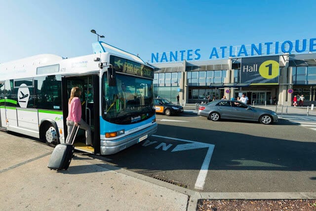 Ônibus do aeroporto de Nantes até o centro turístico