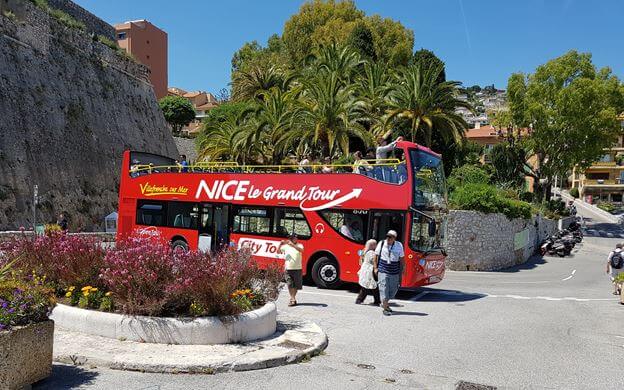 Ônibus turístico em Nice