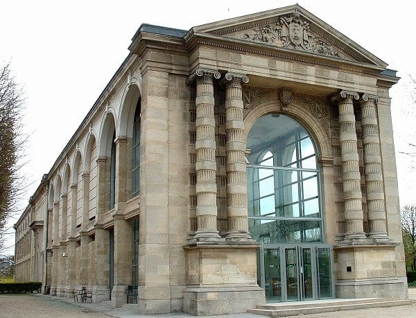 Vista do museu Jeu de Paume em Paris