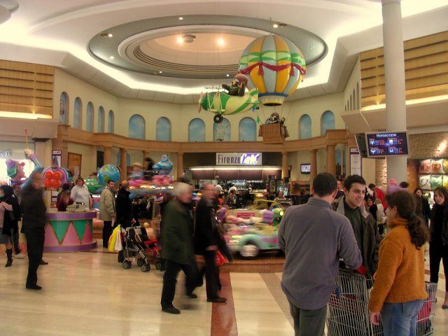 Interior do Shopping Auchan