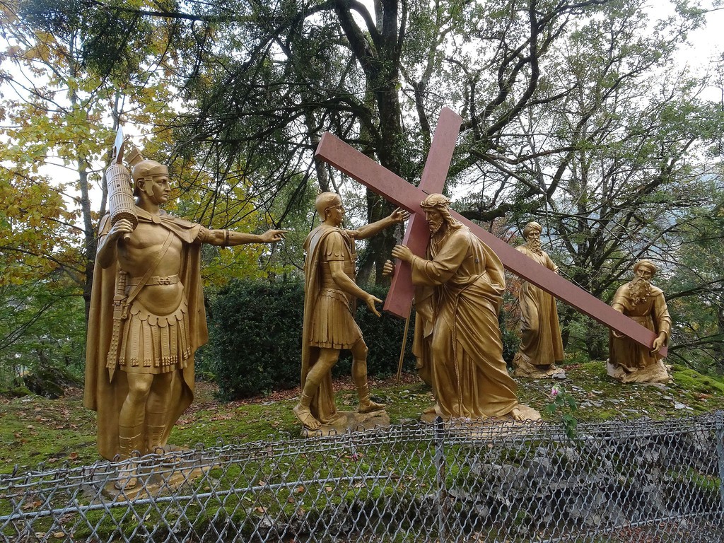 Caminho da Cruz em Lourdes