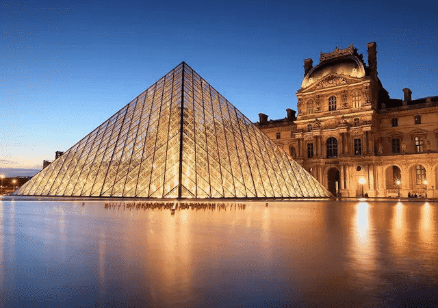 Paisagem do Museu do Louvre em Paris