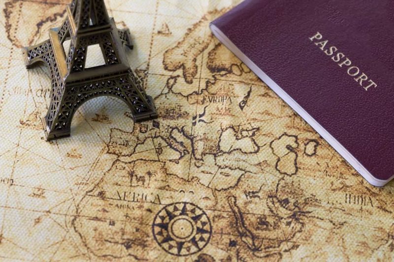 Passaporte e seguro viagem para Paris e França