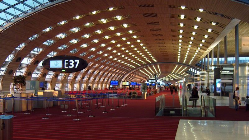 Interior do Aeroporto de Paris-Charles de Gaulle