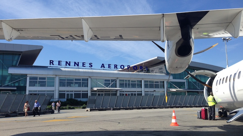 Fachada do aeroporto de Rennes