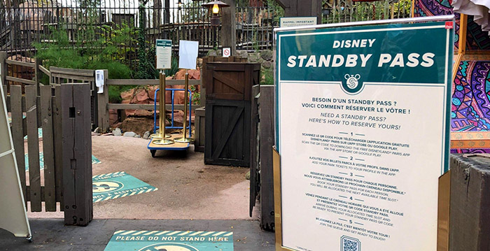 Fila do Standby Pass na Disneyland Paris