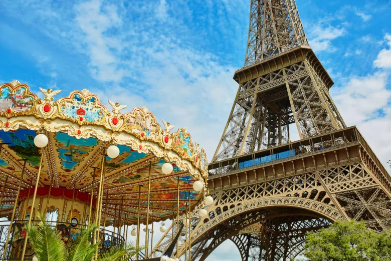 Torre Eiffel e Carrossel em Paris