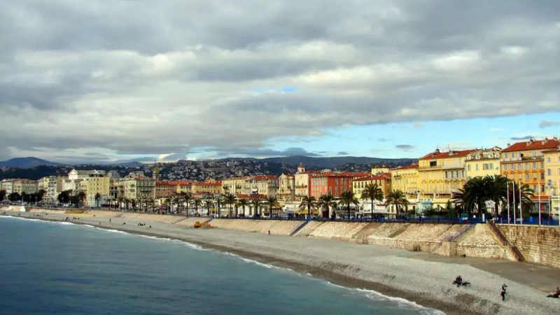 Praia no inverno em Nice
