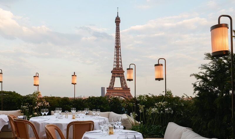 Vista para a Torre Eiffel do Restaurante Girafe