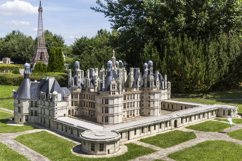 Obras do Parque de Miniaturas em Paris
